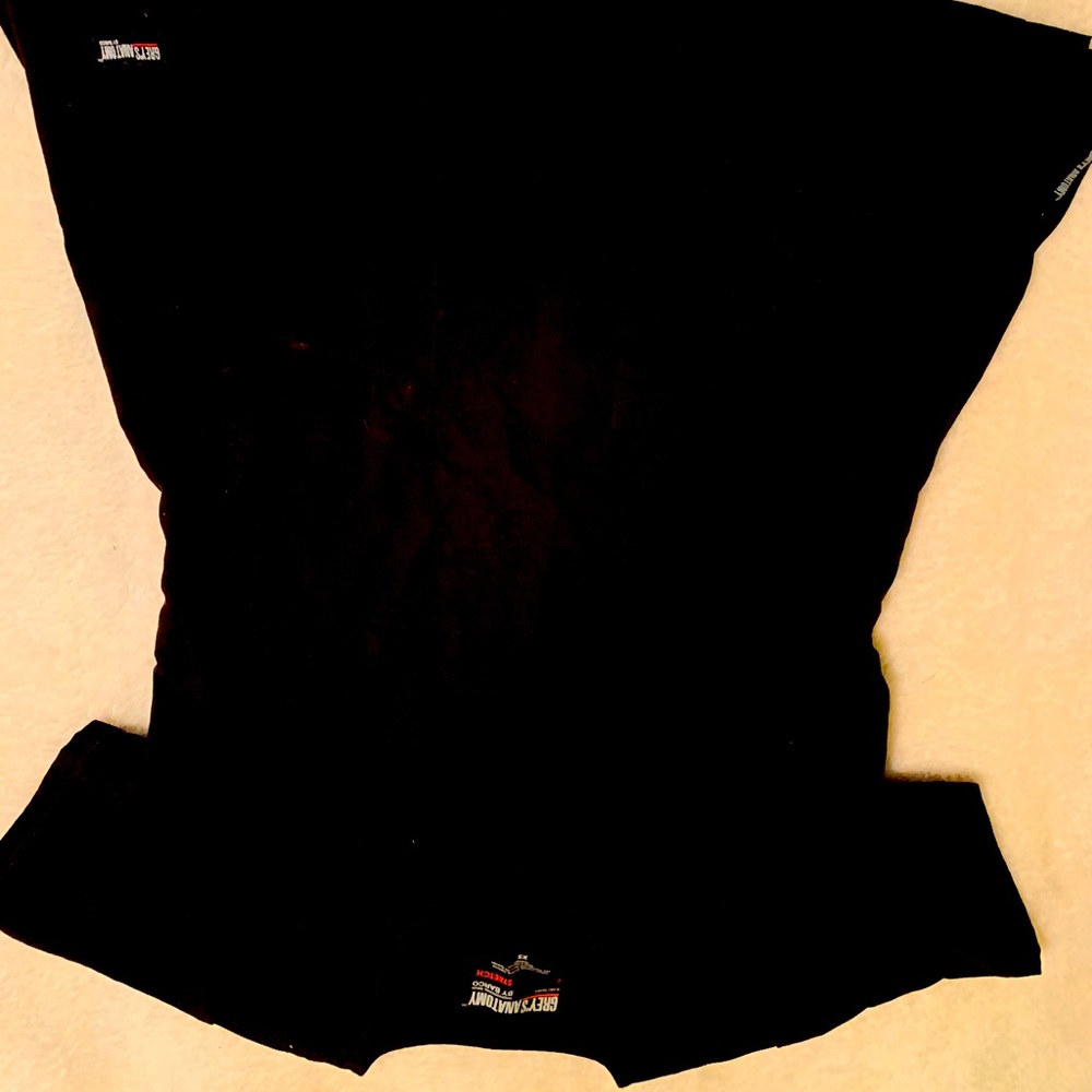 Greys Anatomy Women’s Scub Top. Black. Size XS